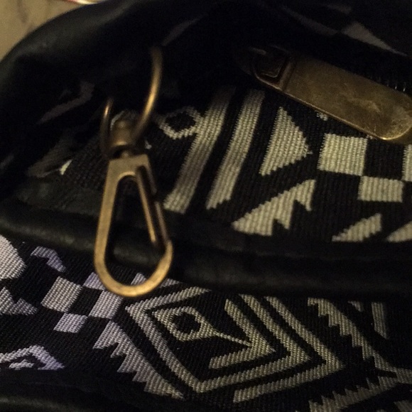 SOLD OUT - 🎉3X HP🎉 Boho ikat print bag - Picture 7 of 7